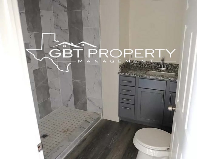 Building Photo - 4 Bedroom 3 Bath Home Remodeled!!!!