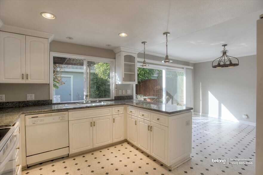 Building Photo - 768 Comet Dr