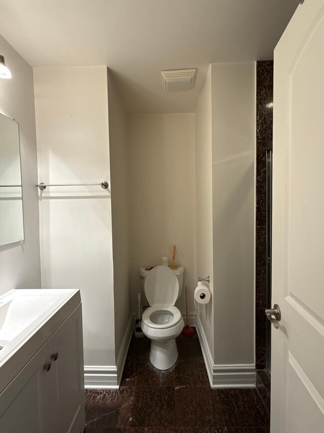 Building Photo - 5014 S King Dr