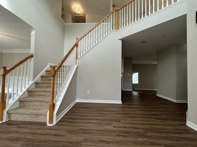 Building Photo - 2043 Covered Bridge Ct