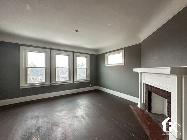Building Photo - 2732-2734 Clements