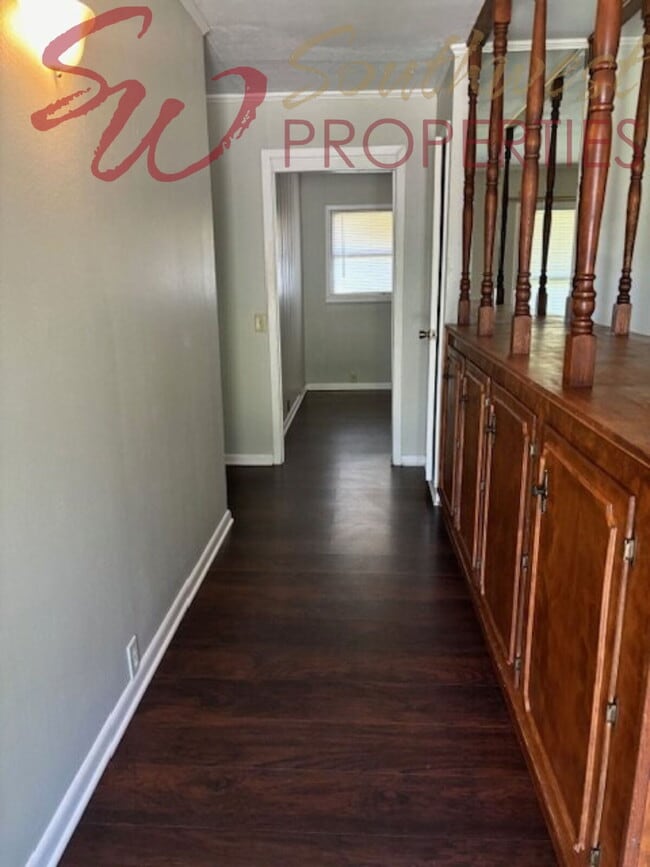 Building Photo - Spacious, bright updated 4 bedroom 3 bath close to campus!!