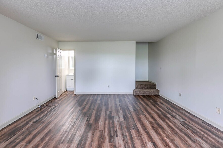 Building Photo - 1301 Neelys Bend Rd