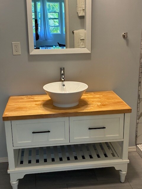 Building Photo - 2623 Halalu St