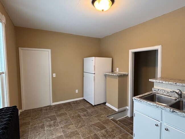 Building Photo - 548 Minnehaha Ave E