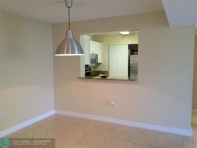 Building Photo - 2721 Ocean Club Blvd
