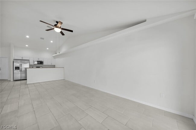 Building Photo - 614 SW 3rd Ct