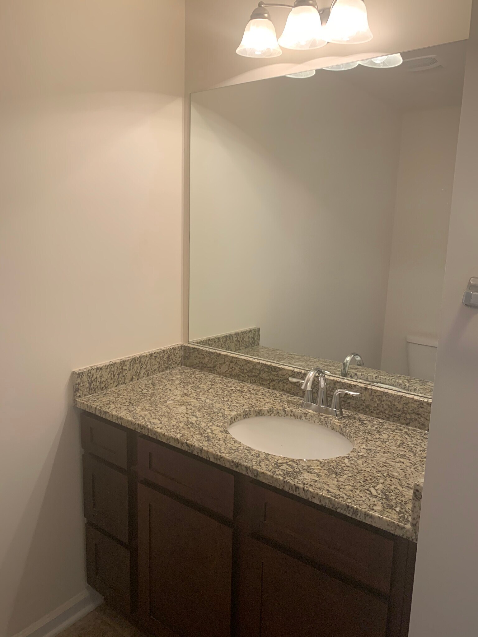 Building Photo - 215 Orange Pond Ct