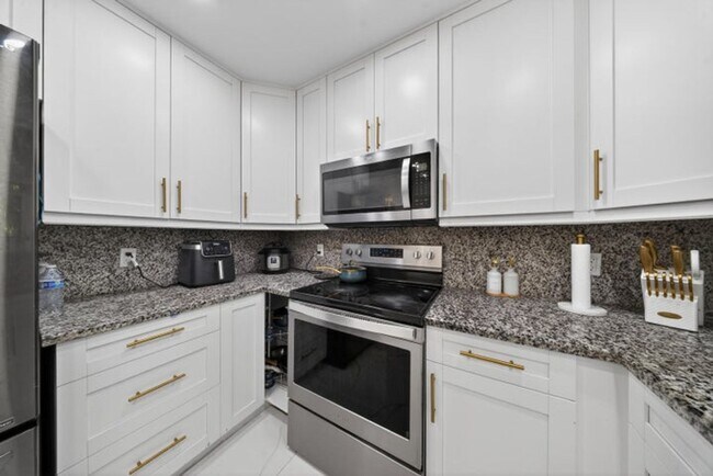 Building Photo - 849 Camellia Dr