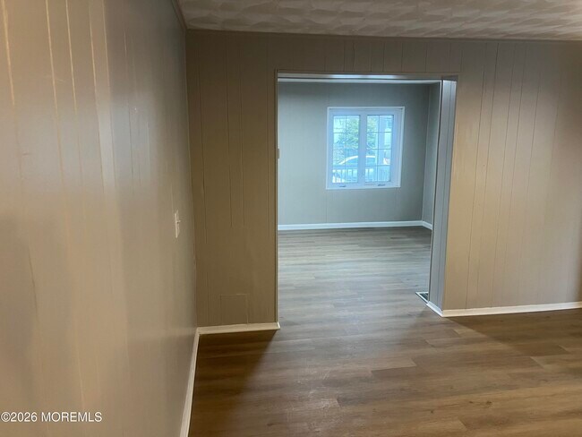 Building Photo - 133 Leonard Ave