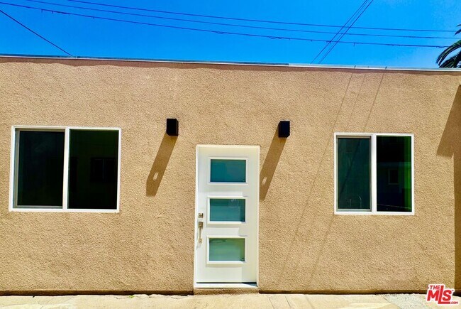Building Photo - 418 N Orange Grove Ave