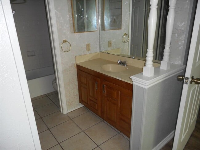 Building Photo - 20407 Blue Juniper Dr