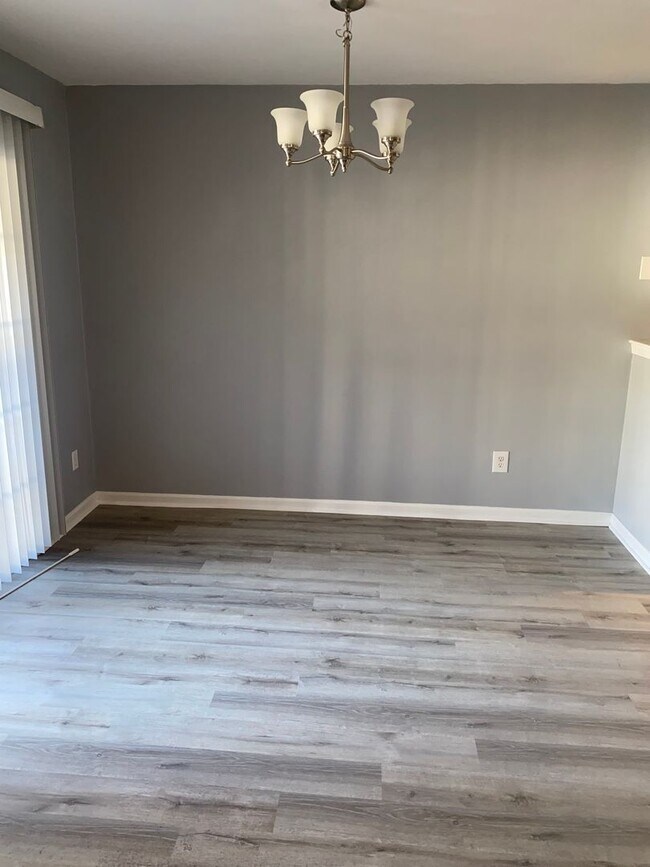 Building Photo - 856 Whistling Swan Dr