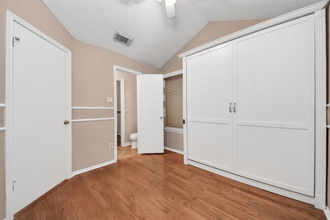 Building Photo - 12922 Grovemill Dr