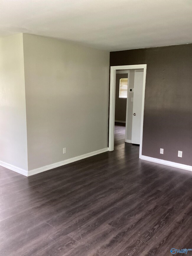 Building Photo - 2408 Whitesburg Dr