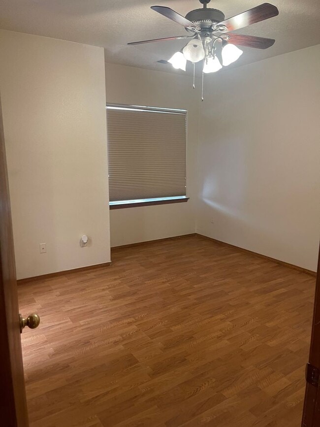 Building Photo - Gate community charming two bedroom two ba...