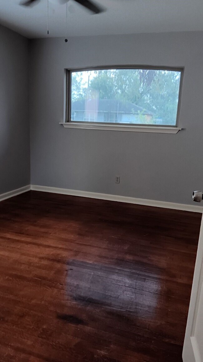 Building Photo - 5843 Beldart St