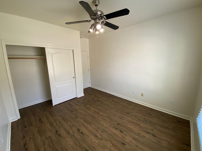 Building Photo - Tulare home for rent