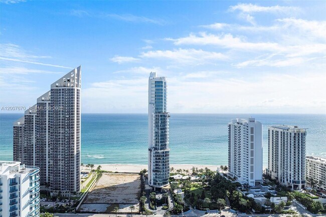 Building Photo - 17475 Collins Ave