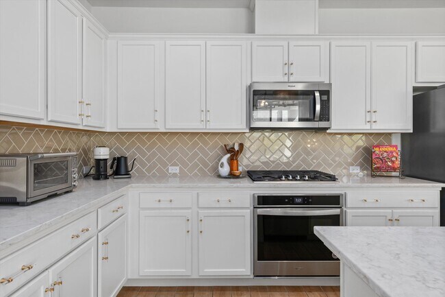 Building Photo - 14222 Barbon Beck Ave