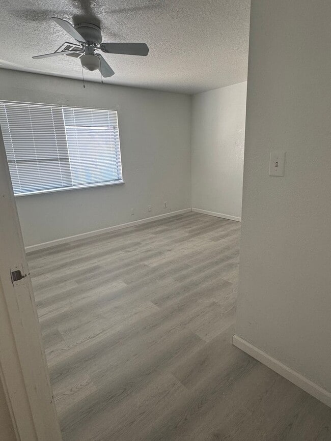 Building Photo - 6987 Mendon Ln