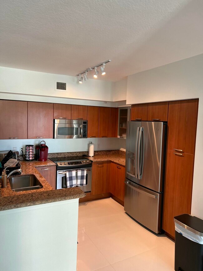 Building Photo - 625 Casa Loma Blvd