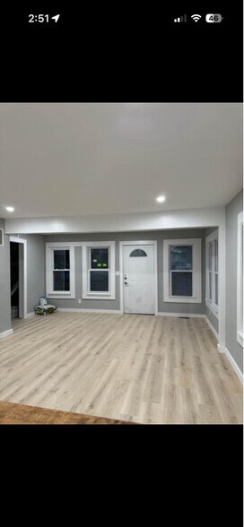 Building Photo - 7584 Hudson Ave