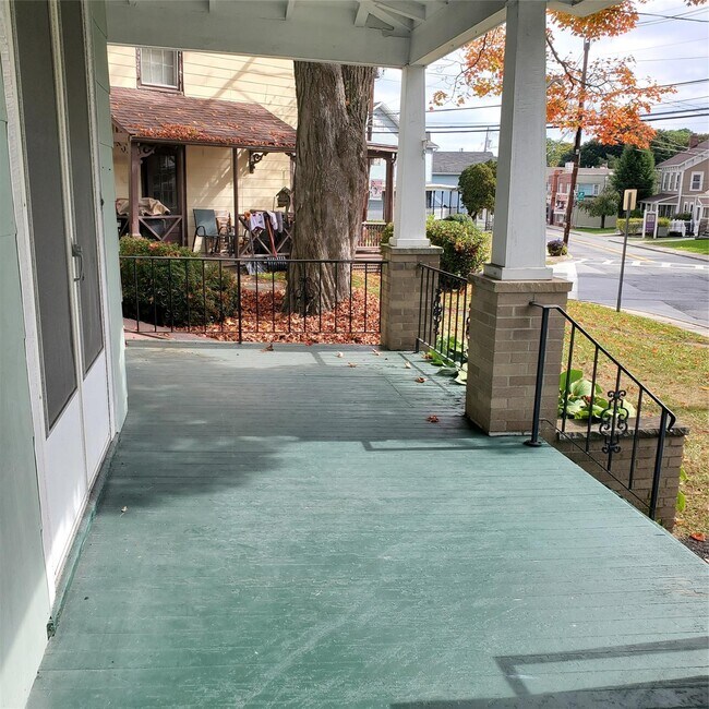Building Photo - 111 Vineyard Ave