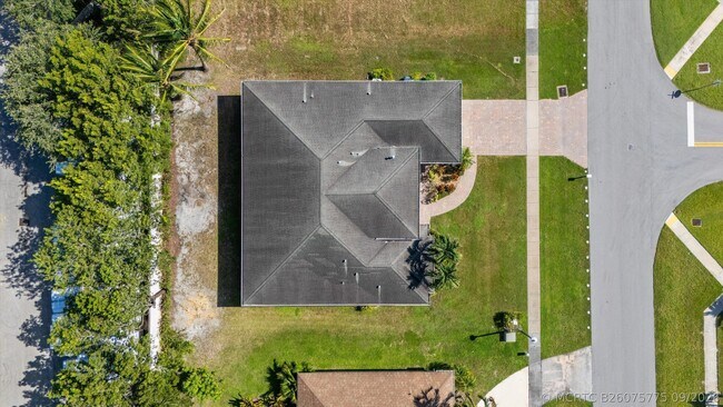 Building Photo - 2926 Dovedale Ct