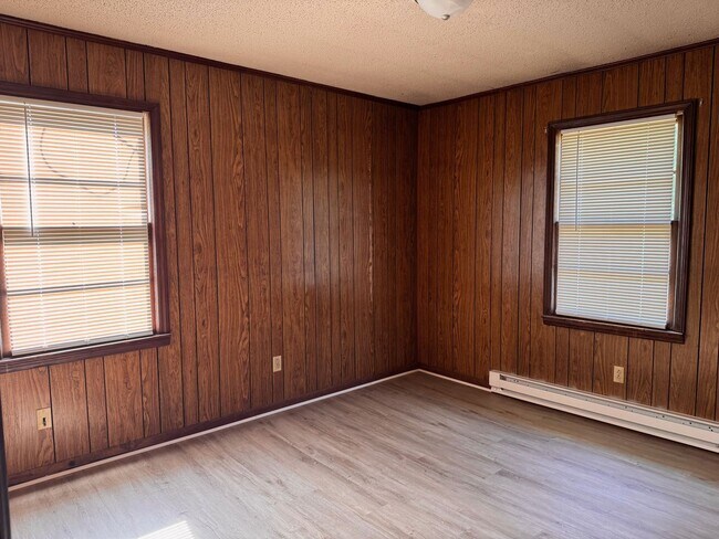 Building Photo - 3 bed, 1 bath brick home located in Troy