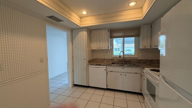 Building Photo - All inclusive 2BR/ 2B Condo in 55+ Community
