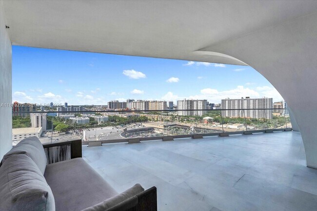 Building Photo - 16901 Collins Ave