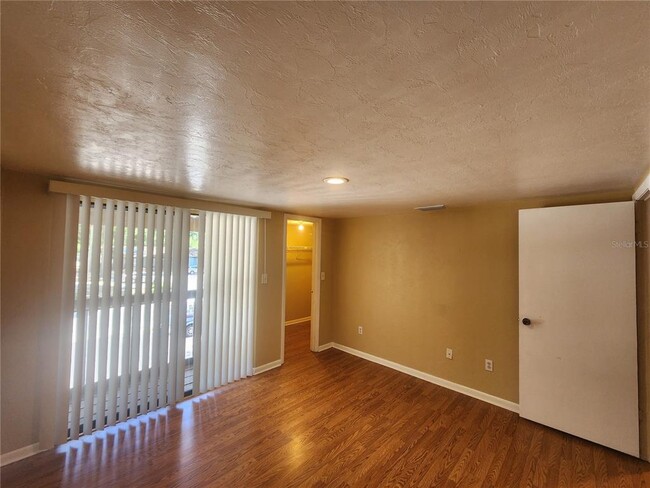 Building Photo - 702 SW 70th Terrace