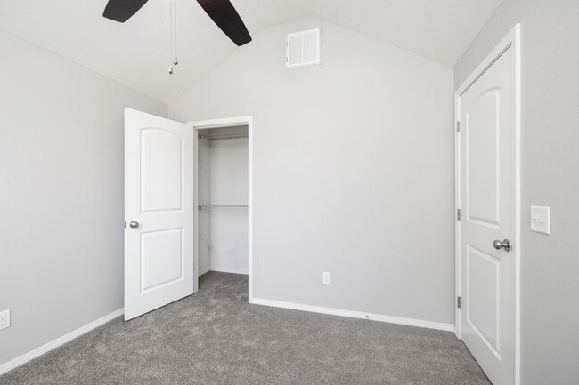 Building Photo - 4 Bedroom Home in Willard School Districts