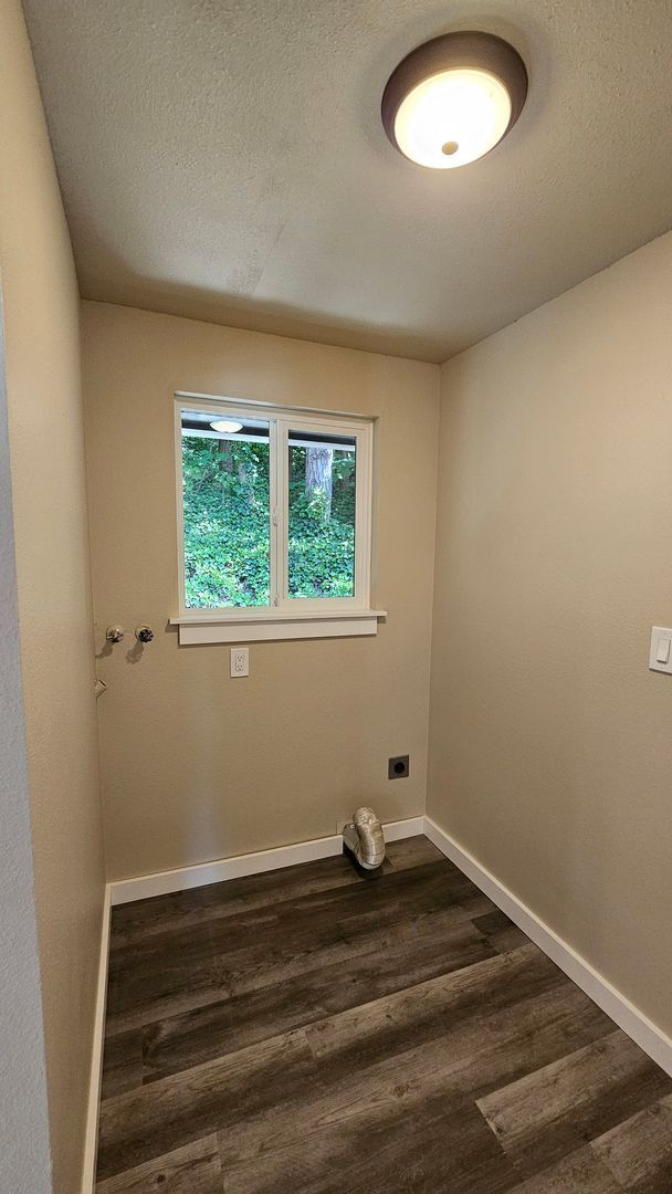 Building Photo - Newly Remodeled Edgewood Duplex with Scenic Views & Privacy