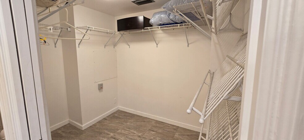 Building Photo - 14255 Rosemary Ln