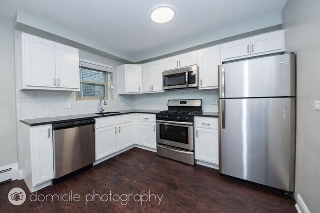 Building Photo - 2 bedroom in Chicago IL 60625