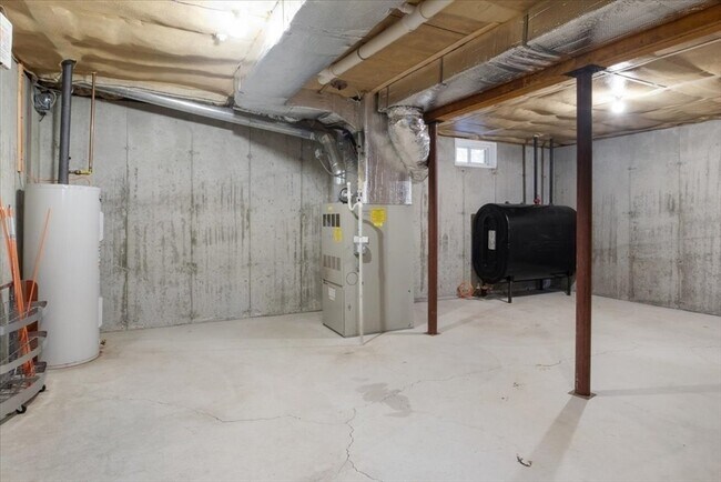 Building Photo - 37 Forest Rd