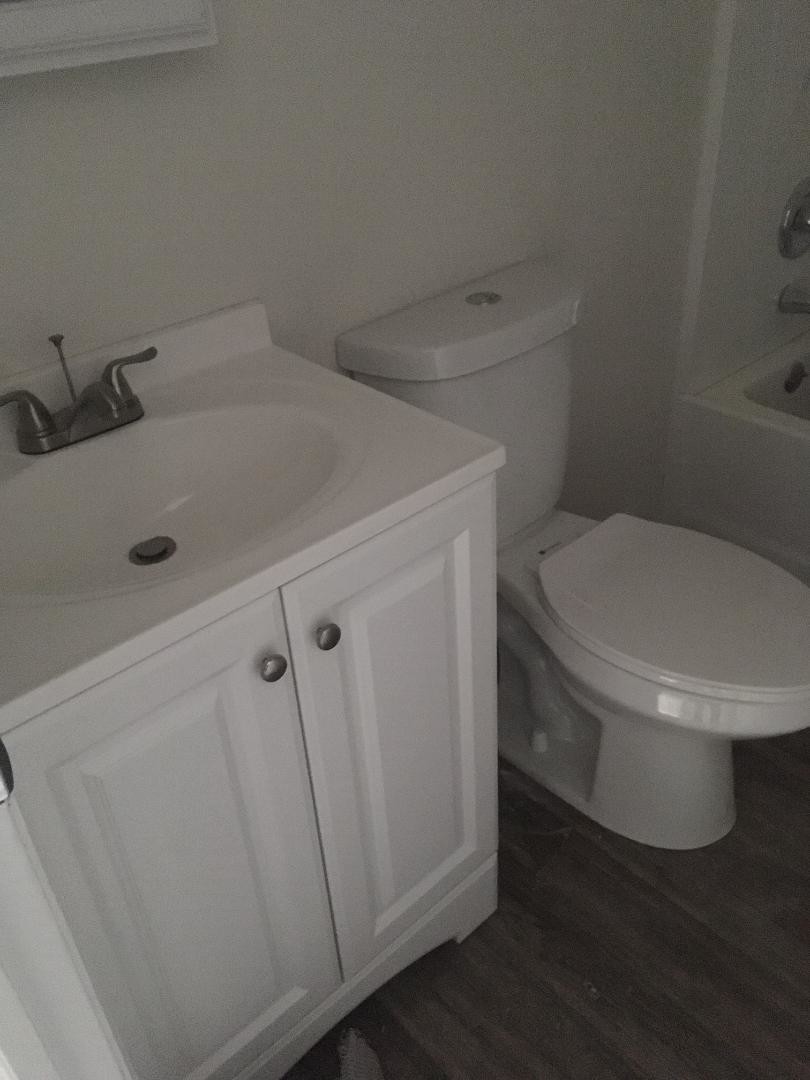 Building Photo - 245 Colonial Ave