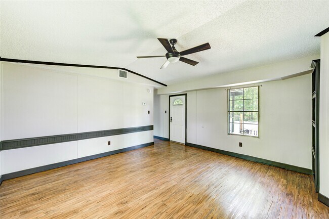 Building Photo - 26342 Hunters Trail