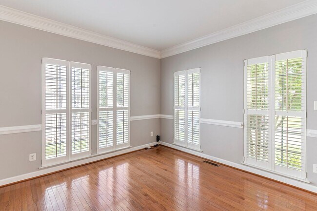Building Photo - Spacious Home in Port Potomac