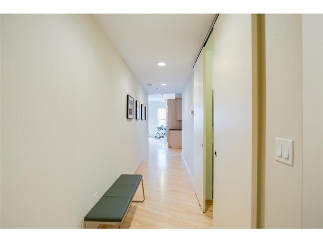 Building Photo - 408 N 1st St
