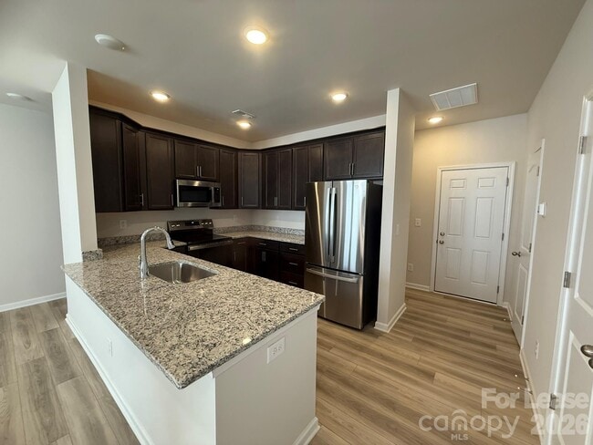 Building Photo - 1111 Bartholdi Dr