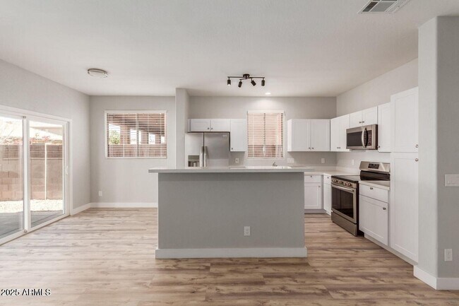 Building Photo - 9518 W Minnezona Ave