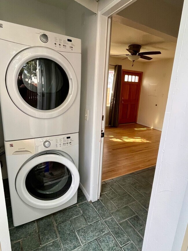 Building Photo - Charming Cottage in North Park!