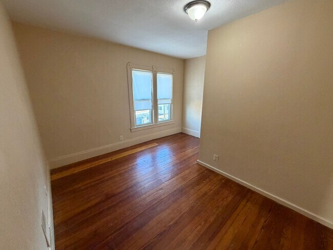 Building Photo - 242-244-244 Orange St