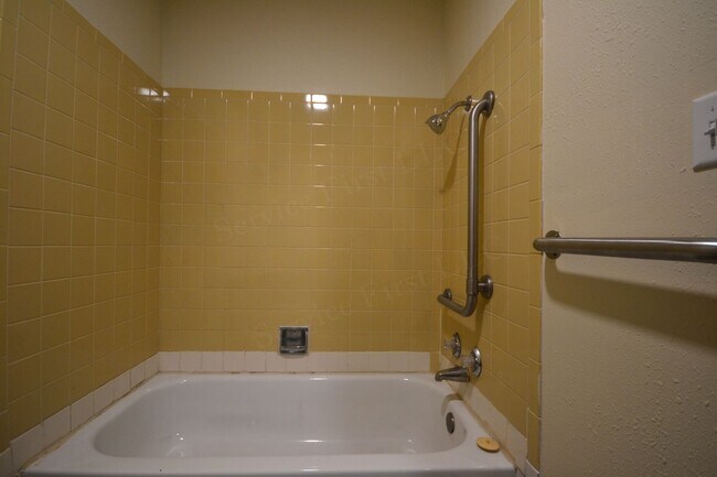 Building Photo - Longton Apartments