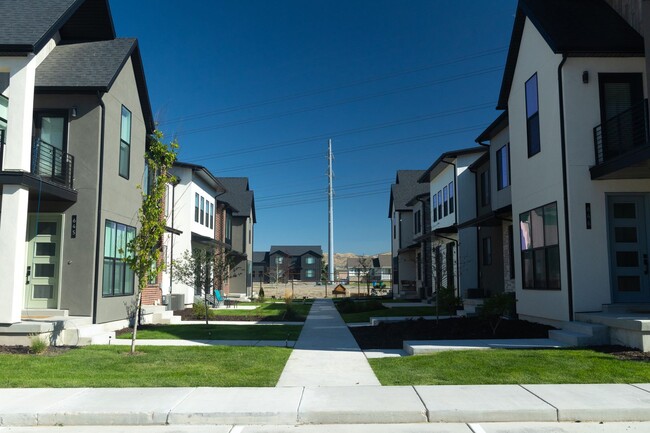 Primary Photo - GET $1000 OFF THE FIRST MONTHS RENT!!!