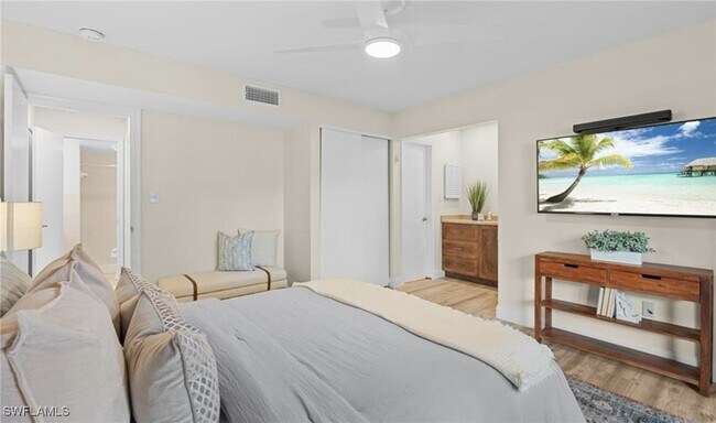 Building Photo - 788 Park Shore Dr