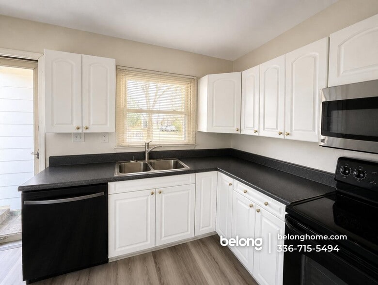 Building Photo - 7245 Beaverwood Dr
